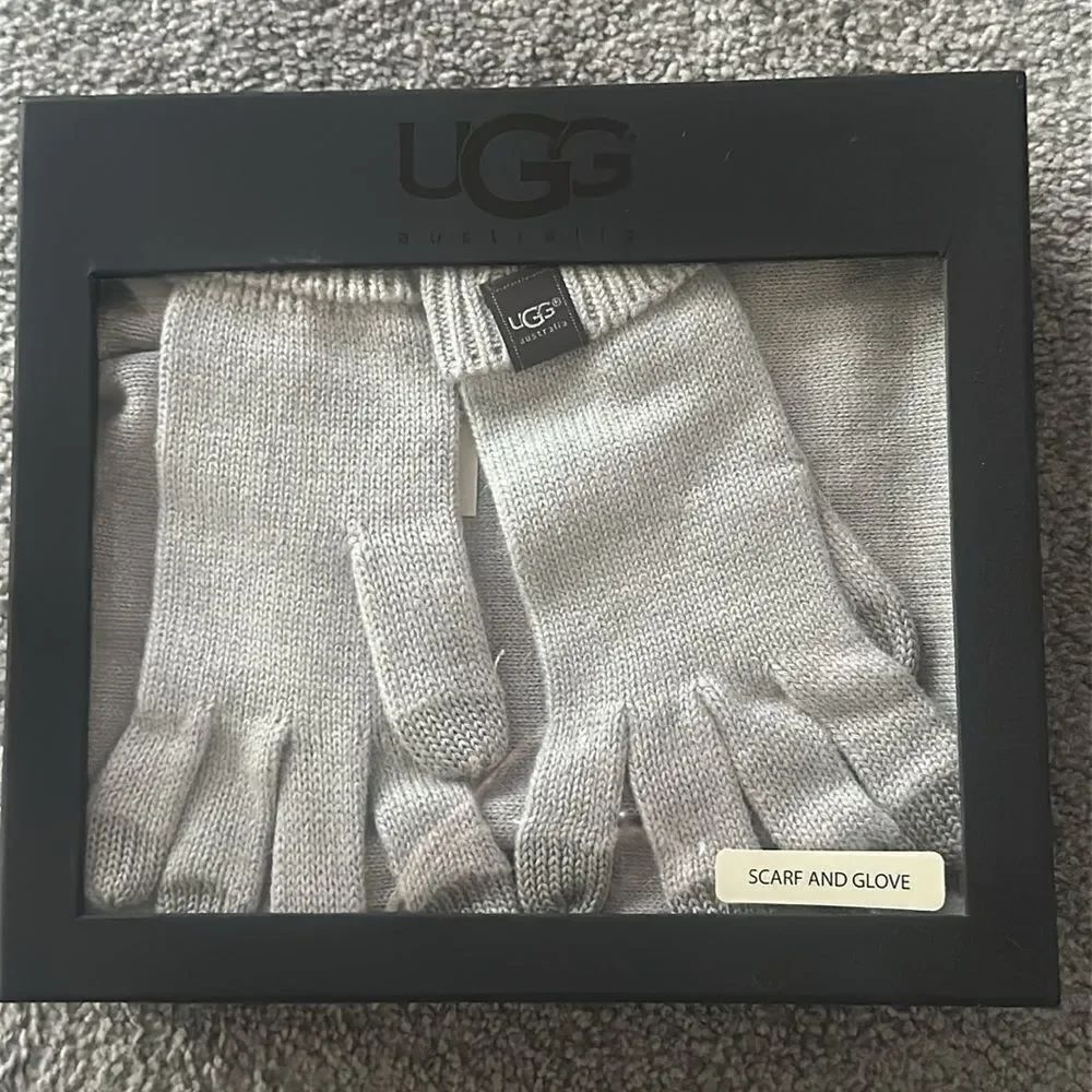 UGG Scarf and Gloves Set in Sand!